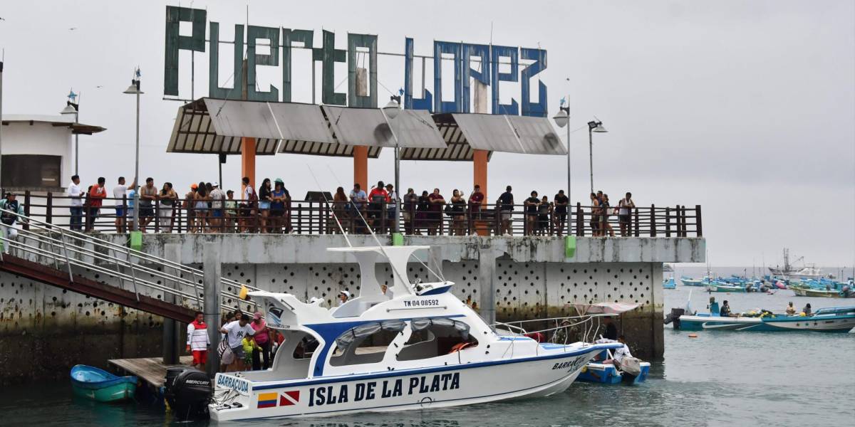 Manabí | Puerto López intenta dejar atrás la violencia y potenciar el avistamiento de ballenas