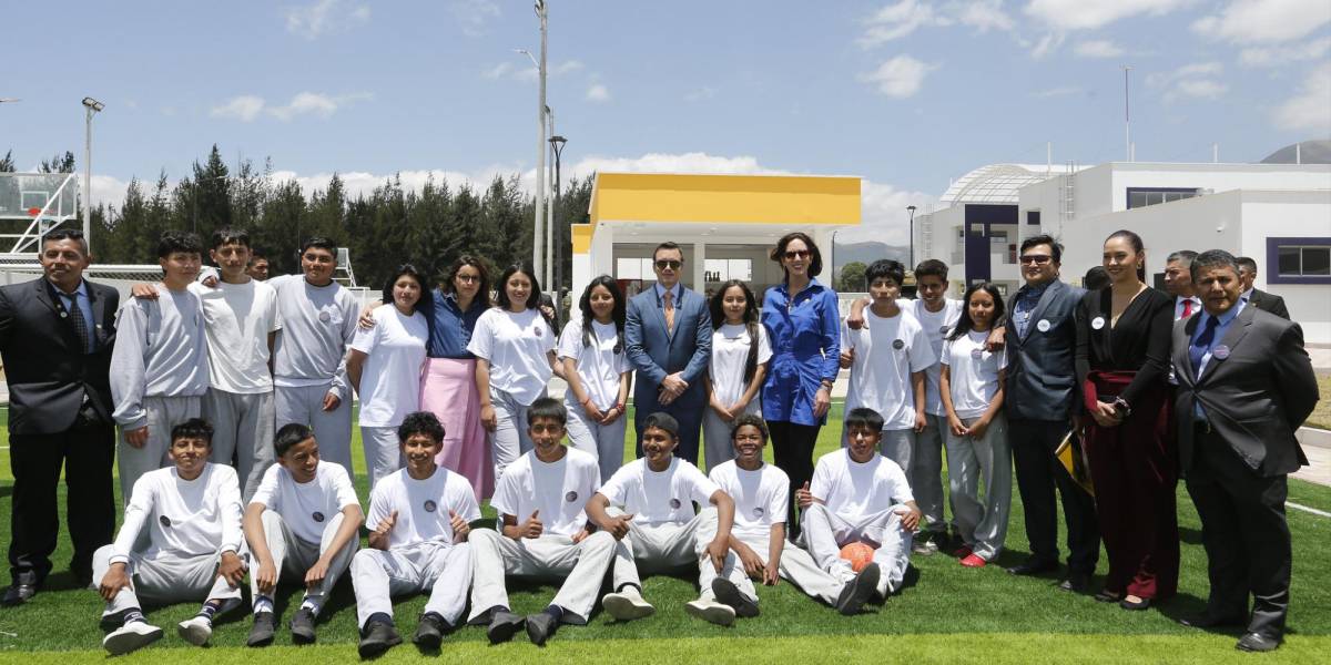 Regreso a clases 2024 | 400 000 madres adolescentes y embarazadas se reintegrarán al sistema educativo