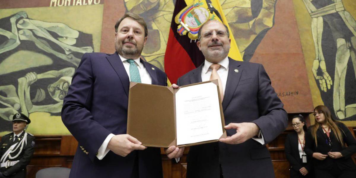 Las nuevas autoridades fueron posesionadas en el Pleno de la Asamblea Nacional