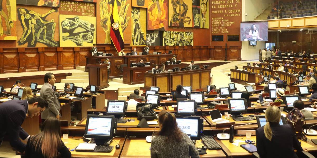 Cuatro horas de debate en la Asamblea Nacional por la reforma tributaria de Noboa