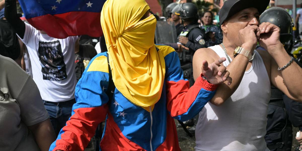 Miles de personas se manifiestan en Venezuela desconociendo la elección de Nicolás Maduro