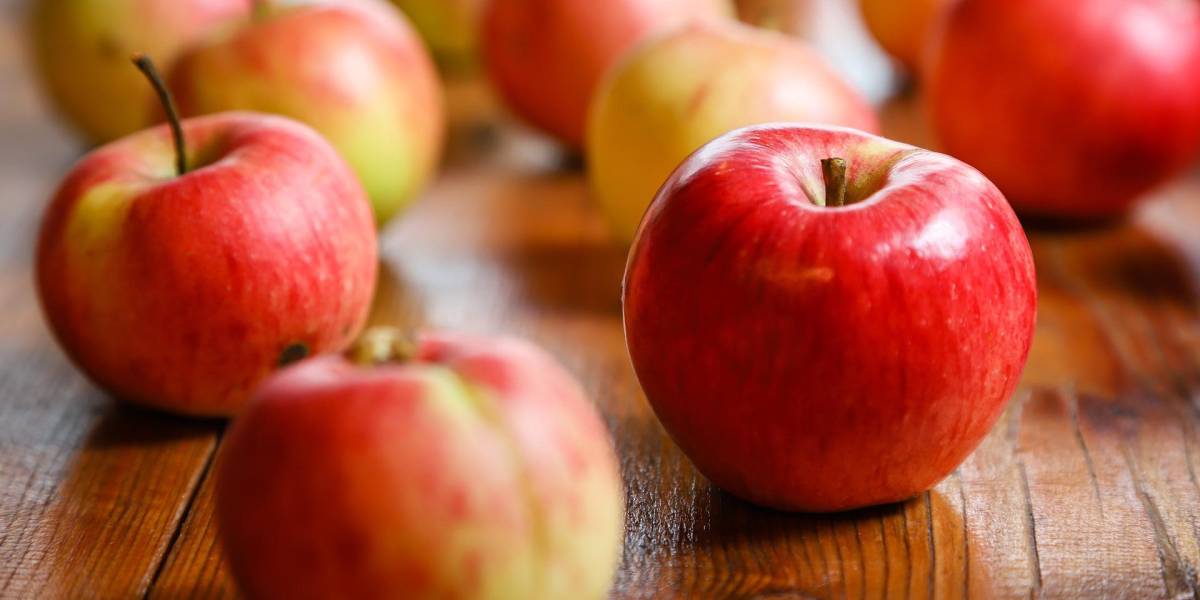 ¿Por qué deberías comer una manzana al día? Los expertos comparten sus beneficios clave