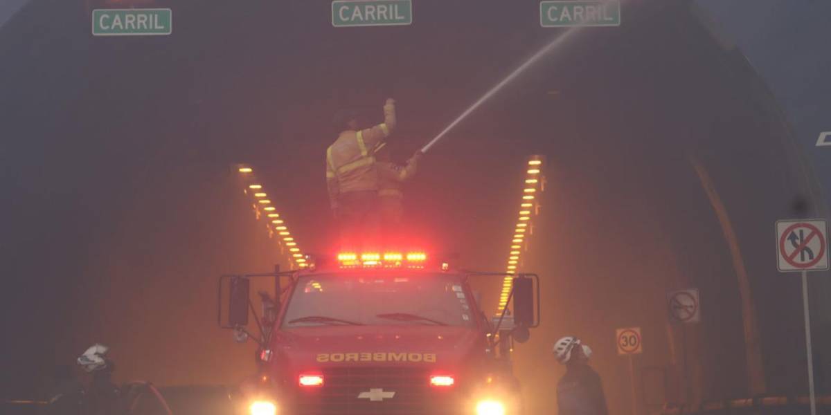 Quito: el túnel y peaje Guayasamín permanecerán cerrados hasta nuevo aviso por el incendio forestal de Guápulo