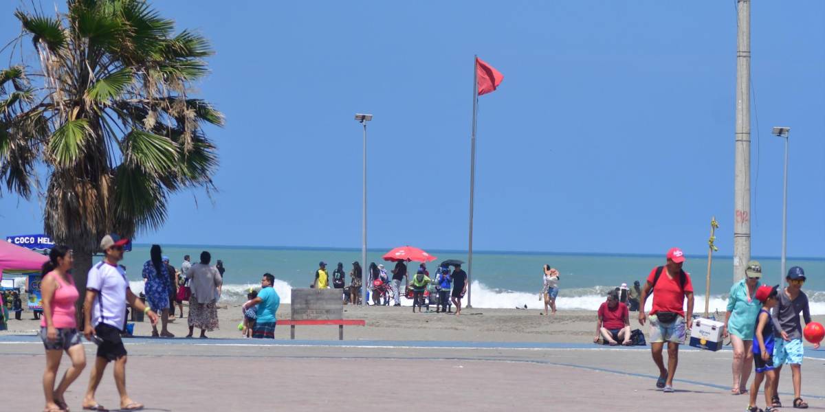 El monitoreo por la alerta de oleaje se mantiene en las playas de Ecuador el 1 de enero del 2025