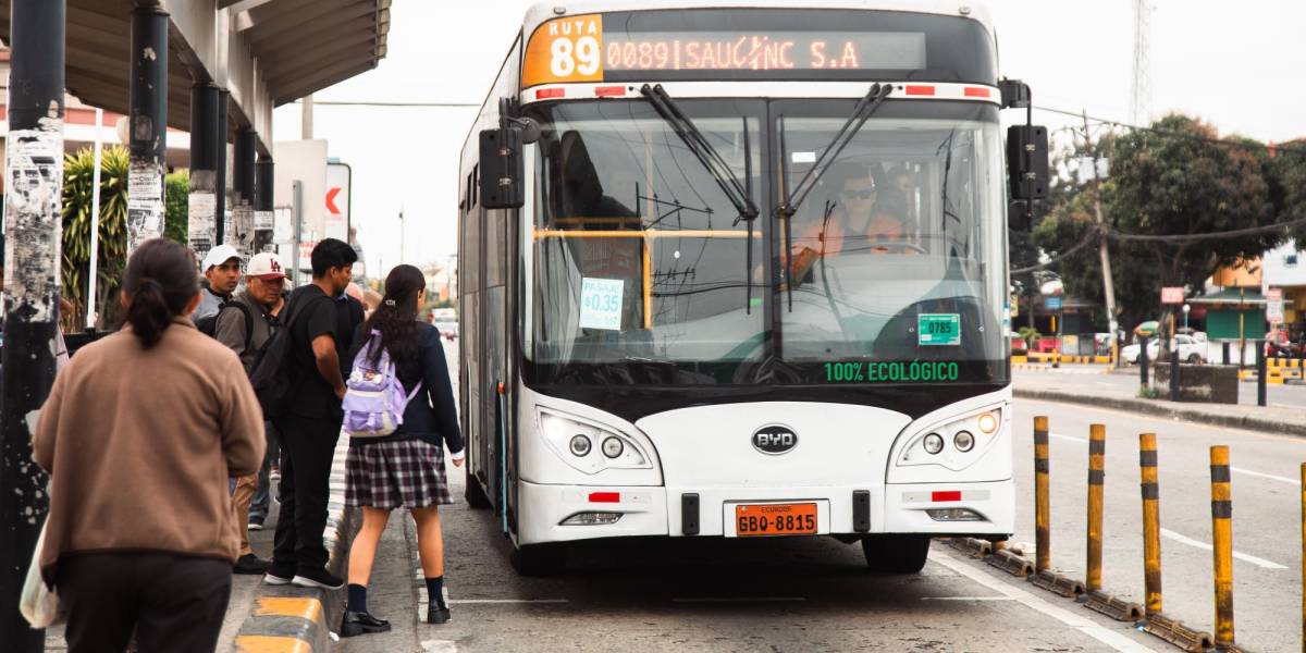 El Ministerio de Educación no no suspenderá las clases en Guayaquil pese al paro de transportistas