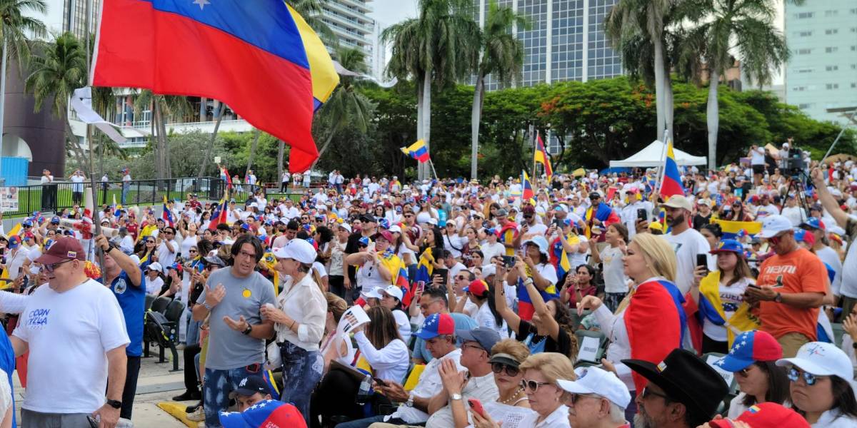 Venezolanos participan en una consulta para financiar proyectos comunitarios