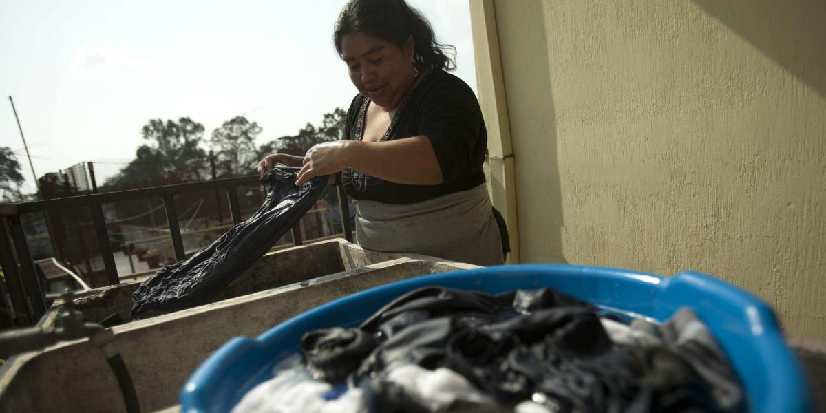 El 62,8 % de empleadas domésticas en Quito trabaja informalmente, según estudio
