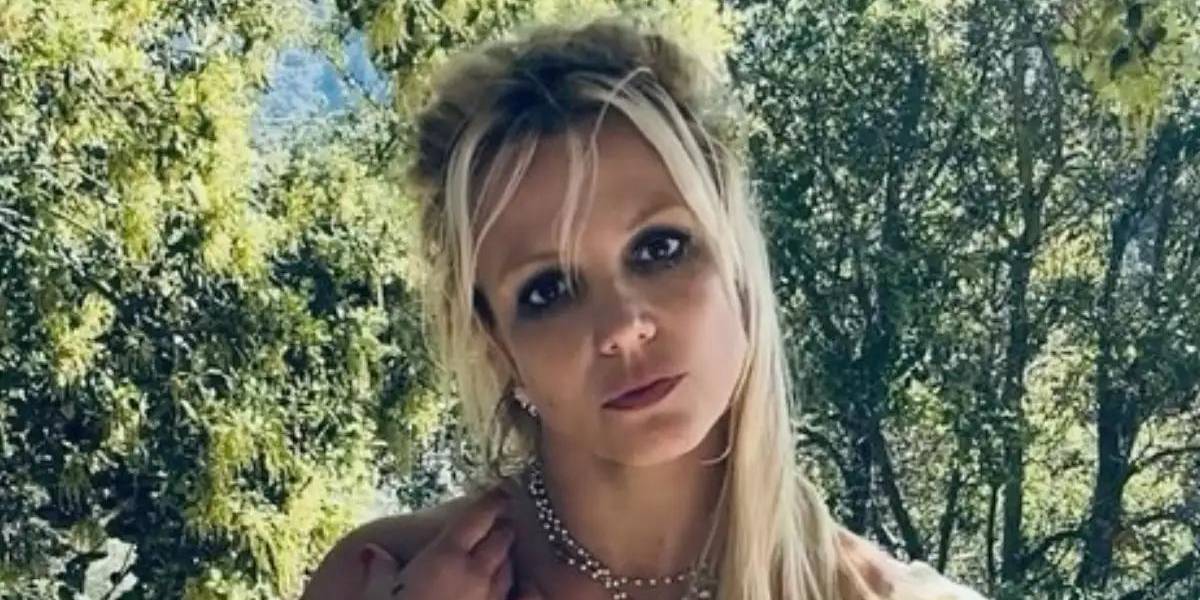 A Britney Spears le explotó fuego de una chimenea delante de su rostro: cabello, cejas y pestañas quemadas