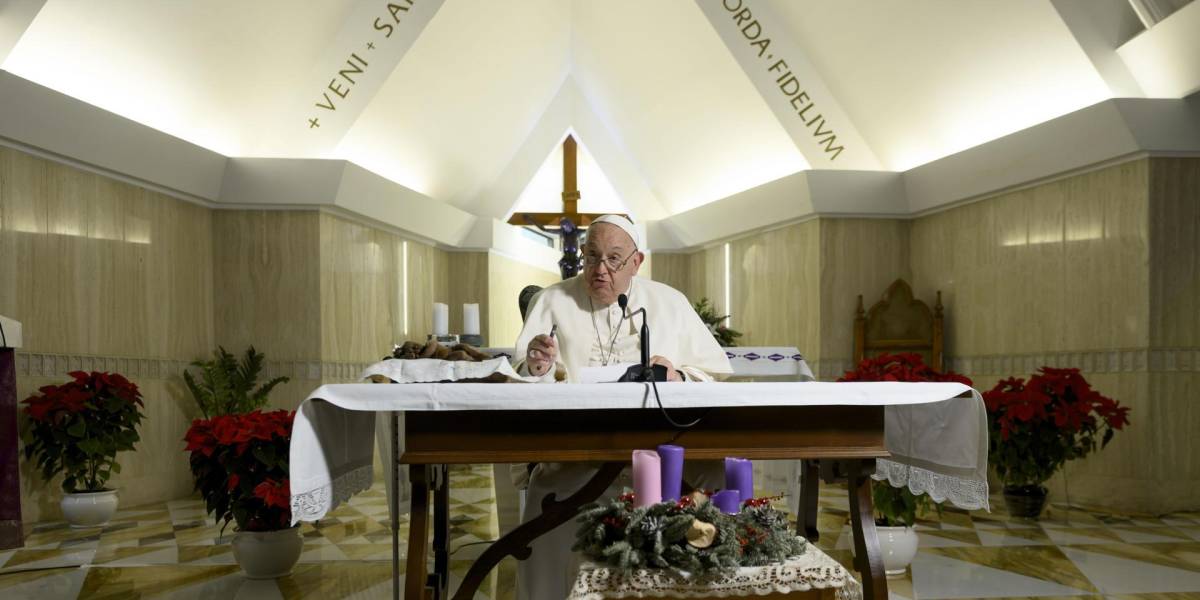 El papa reza el Ángelus resfriado desde su residencia: Estoy mejorando