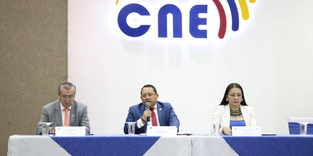 Elecciones Ecuador 2025 | El CNE y la Contraloría firman un acuerdo de cooperación para el control de los bienes y recursos públicos