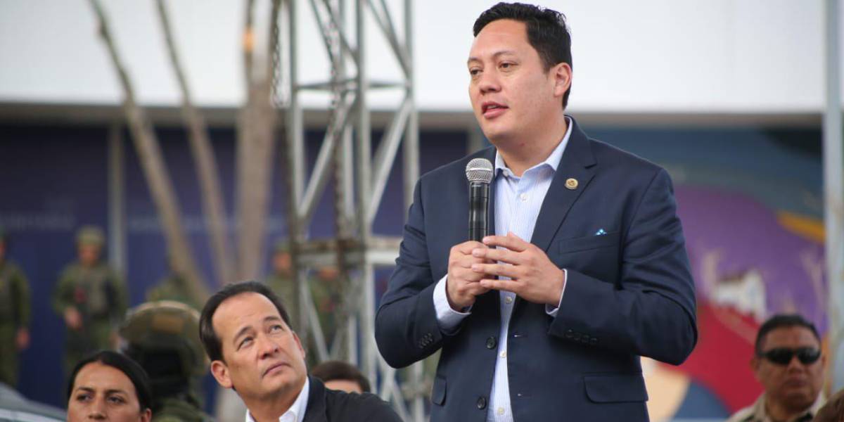 Alcalde Cuenca, Cristian Zamora, anuncia que iniciará la compra de un carro blindado
