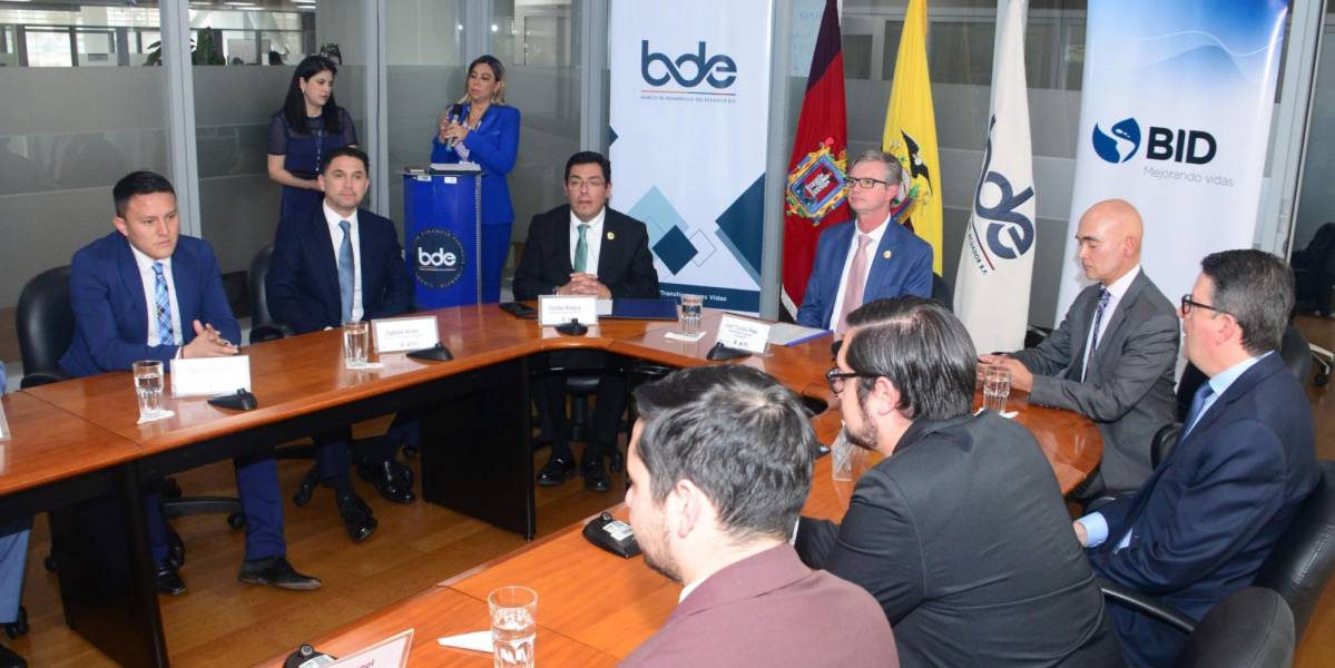 Ecuador firma convenio con el BID por USD 200 millones para obras de agua y vías