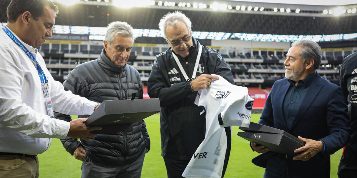 Liga de Quito homenajeó a Jorge Fossati y Juan Carlos Oblitas por su exitoso paso por el club