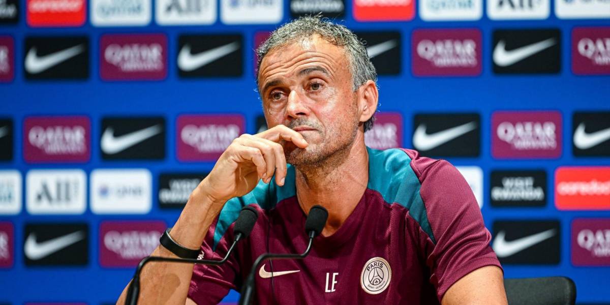 El DT de Willian Pacho y del PSG, Luis Enrique, renunciaría a la mitad de su sueldo para no hablar con la prensa