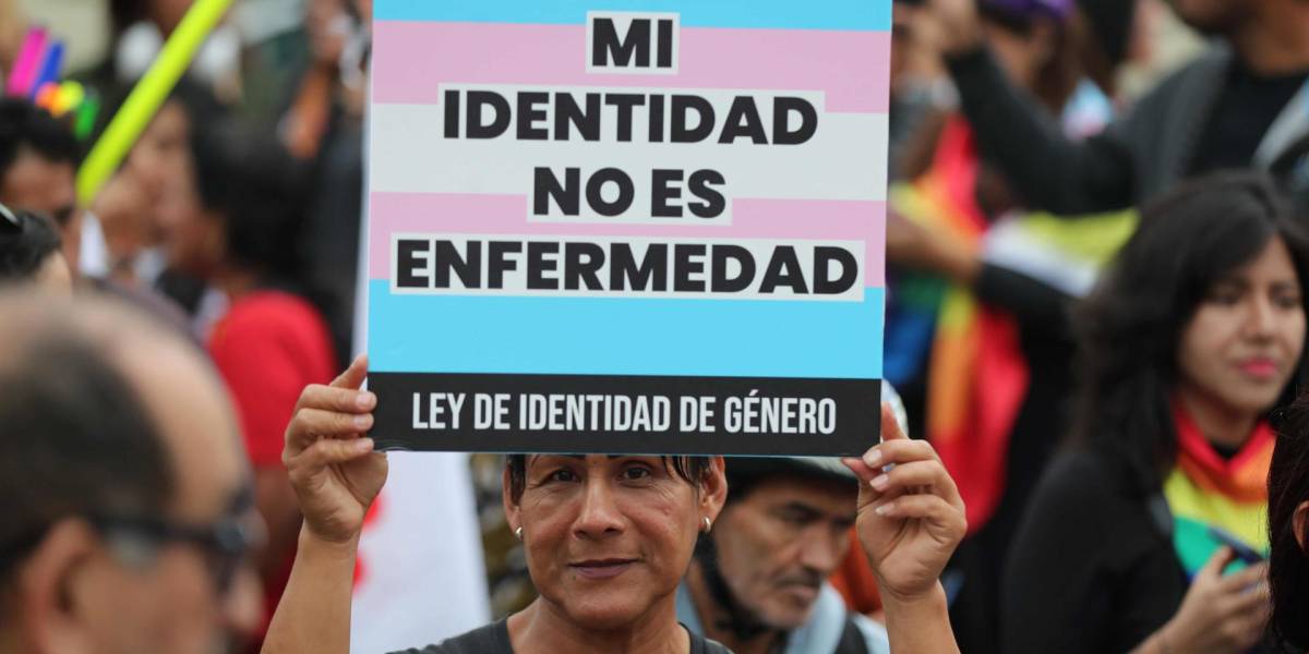 El decreto que describe la transexualidad como trastorno mental en Perú genera protestas