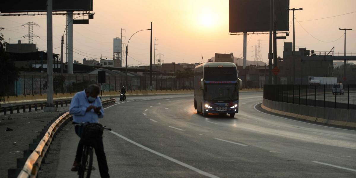 Perú: empresas de transporte exigen seguridad ante ola de extorsiones y ataques