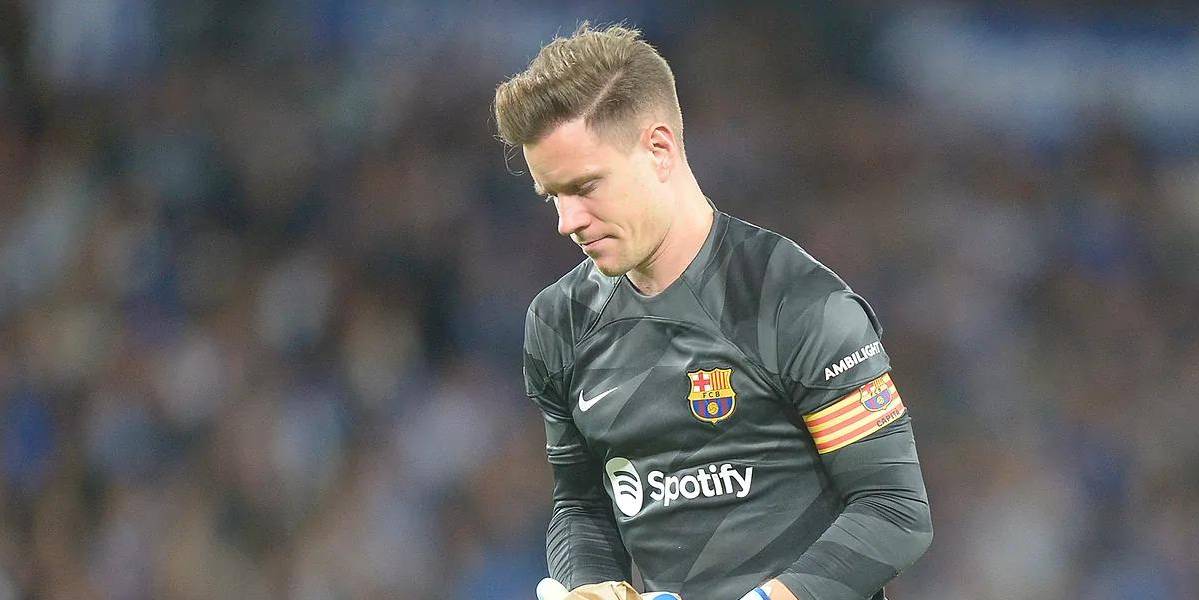 Ter Stegen sale llorando en camilla tras lesionarse de la rodilla derecha