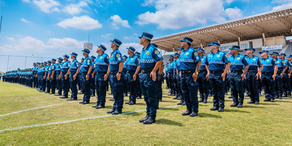 661 agentes metropolitanos se graduaron y reforzarán el control de las calles de Guayaquil