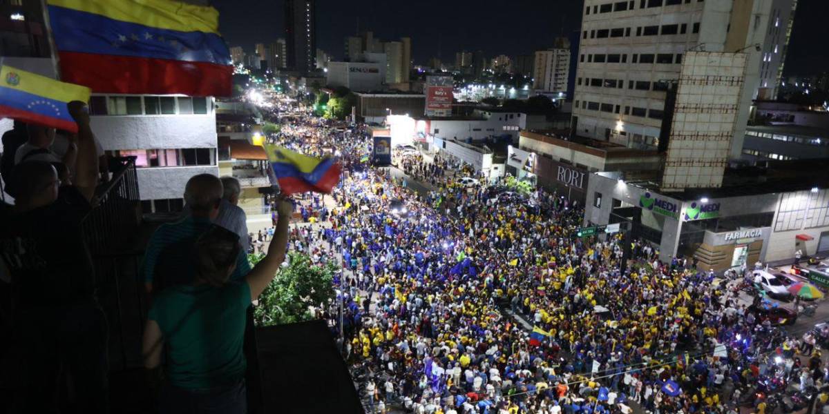 La oposición venezolana cierra la campaña electoral con una multitudinaria caravana