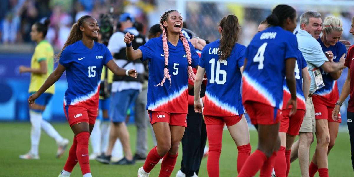 EEUU se cuelga el oro en fútbol femenino y arruina despedida olímpica de Marta