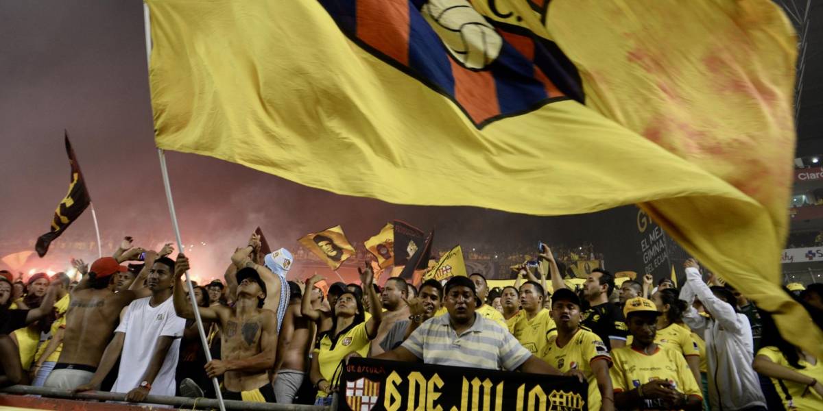 Barcelona SC llegó a Manta para continuar su pretemporada y fue recibido por varios hinchas