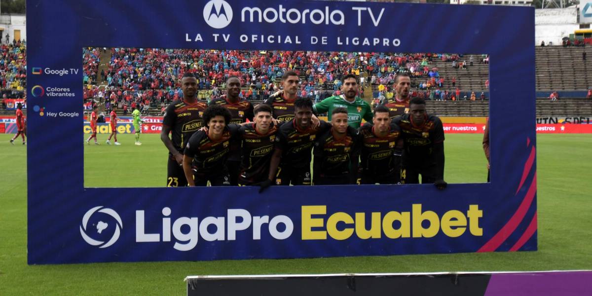 Víctor Mendoza y Byron Castillo se pelearon con hinchas de Barcelona SC en la llegada a Guayaquil