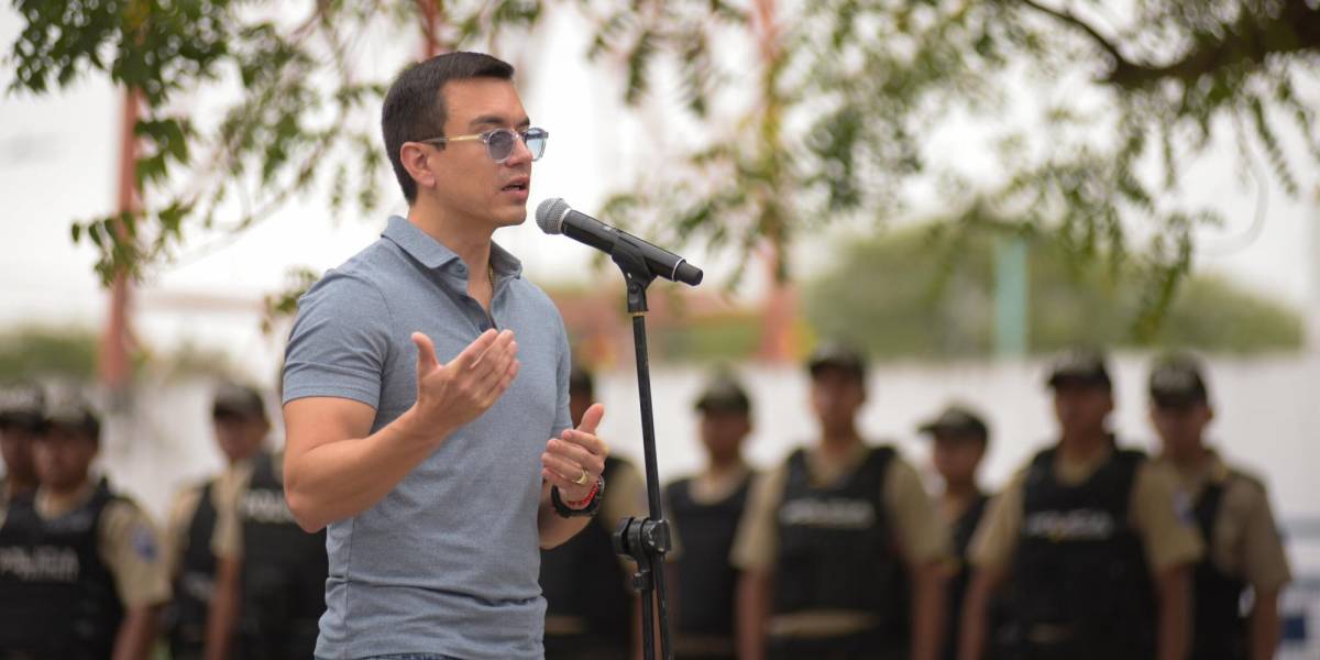 Noboa propone levantar la prohibición constitucional de tener bases militares extranjeras en Ecuador