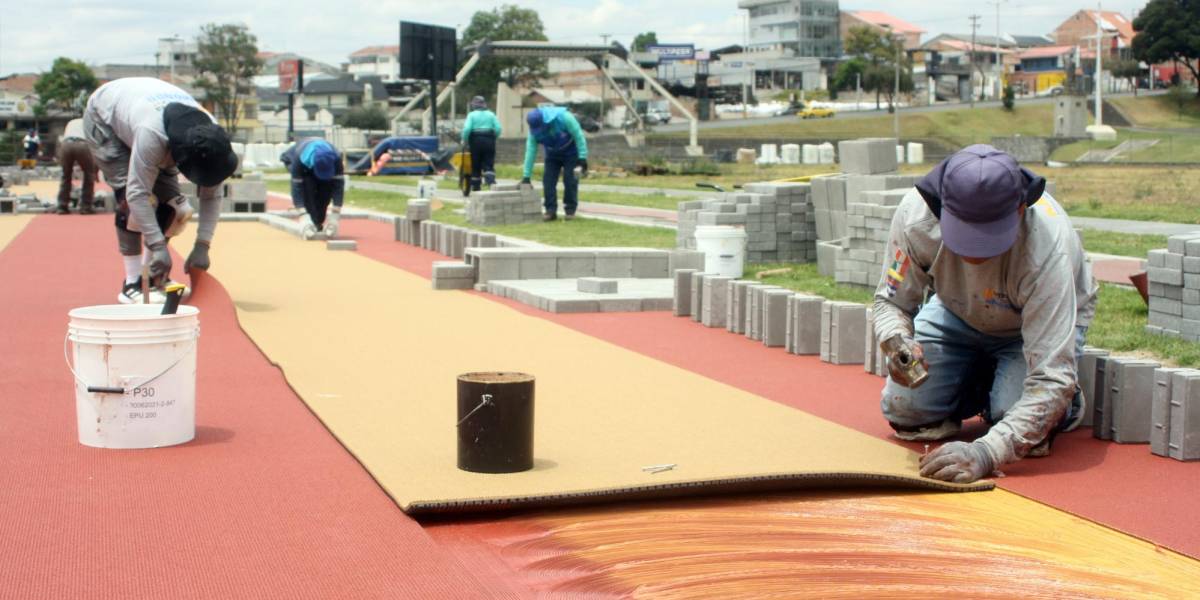 Con 45 meses de retraso se instala la pista atlética Jefferson Pérez en Cuenca