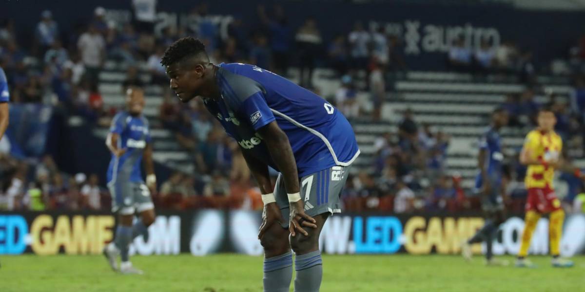 Los jugadores de Emelec analizan salir como libres por falta de pagos