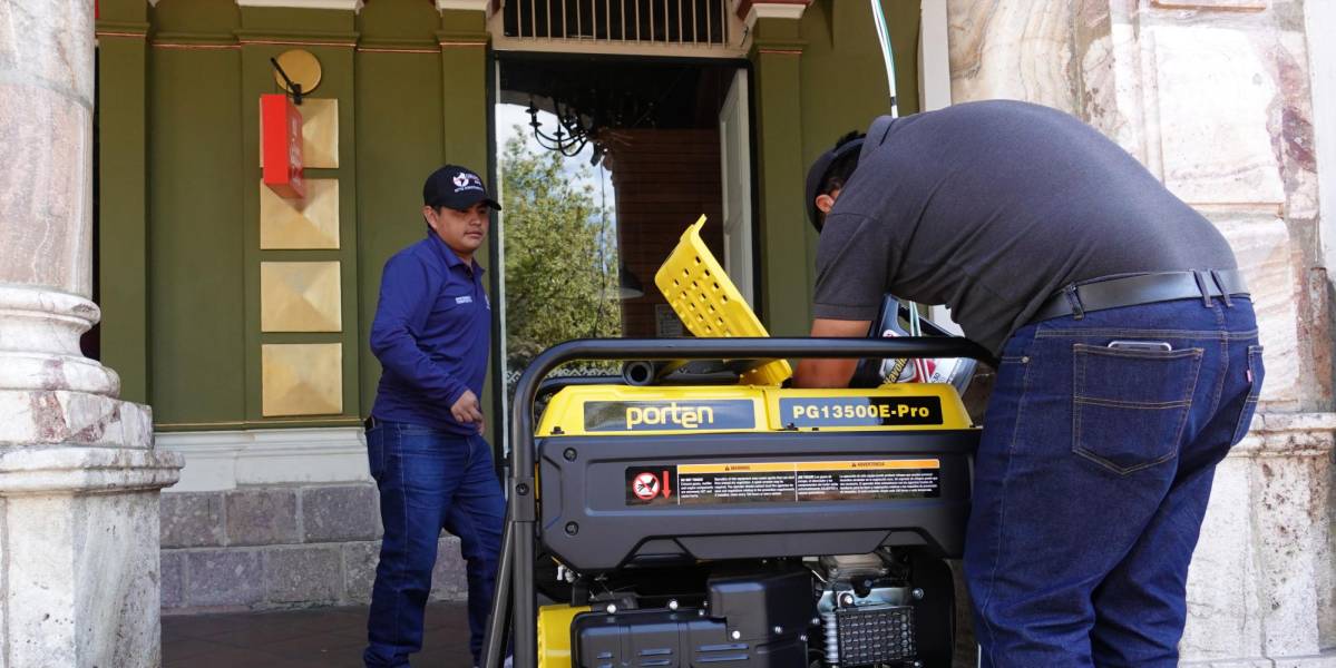 Testimonios de comerciantes en Guayaquil que sufren por sus negocios a causa de los apagones