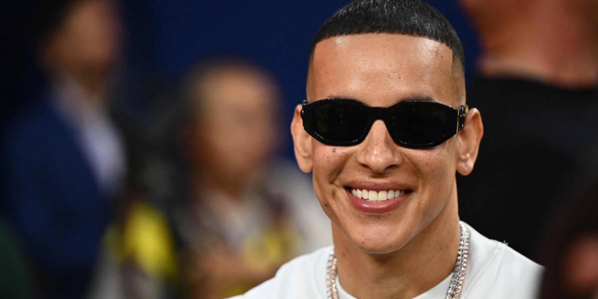 Daddy Yankee recibió el Año Nuevo en medio de la lluvia y un show improvisado