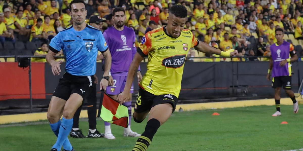 En la Federación Ecuatoriana de Fútbol consta el registro de Byron Castillo como jugador ecuatoriano