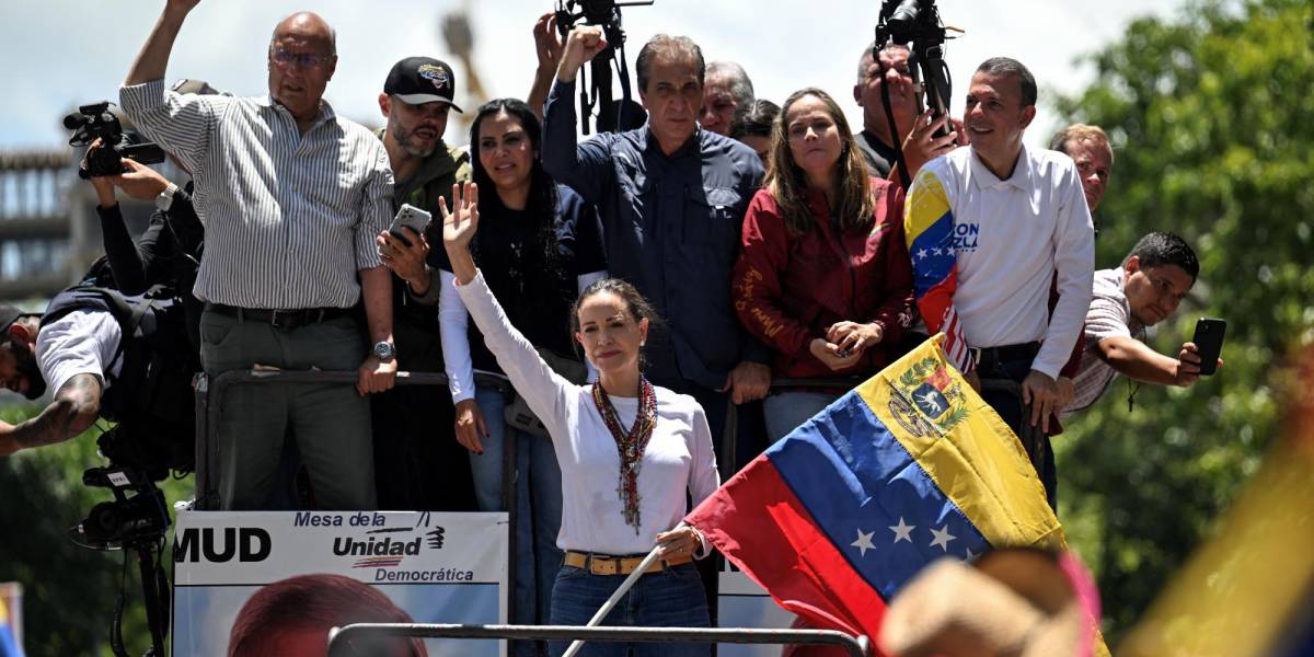 Los manifestantes opositores reciben a María Corina Machado al grito de ¡libertad!