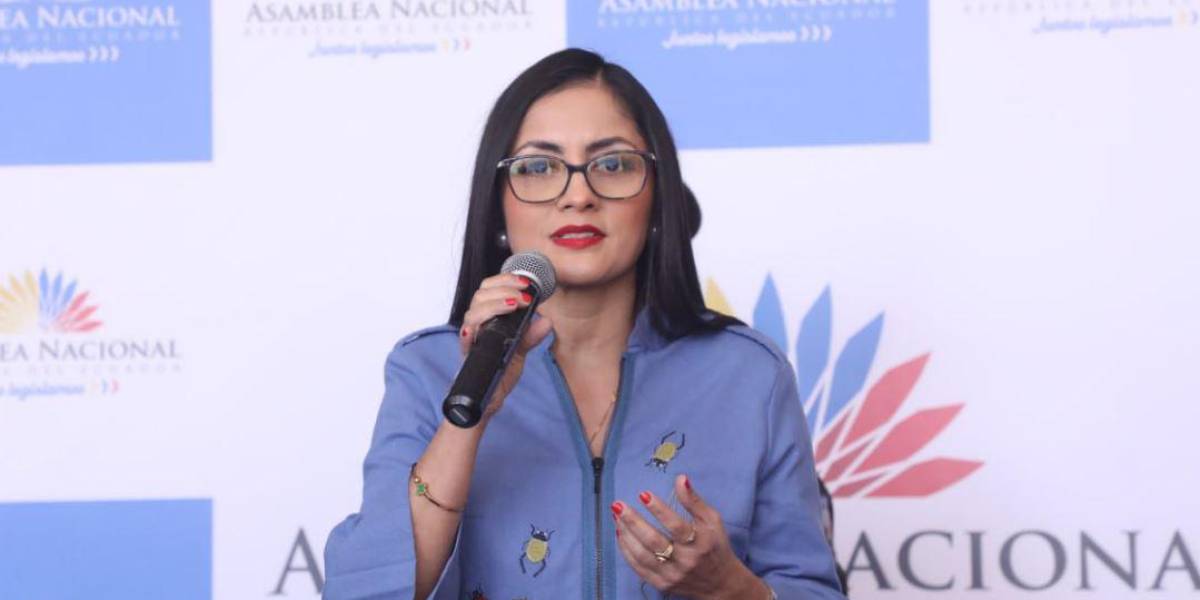 Viviana Veloz, presidenta de la Asamblea, durante el informe en el Semanal Legislativo.