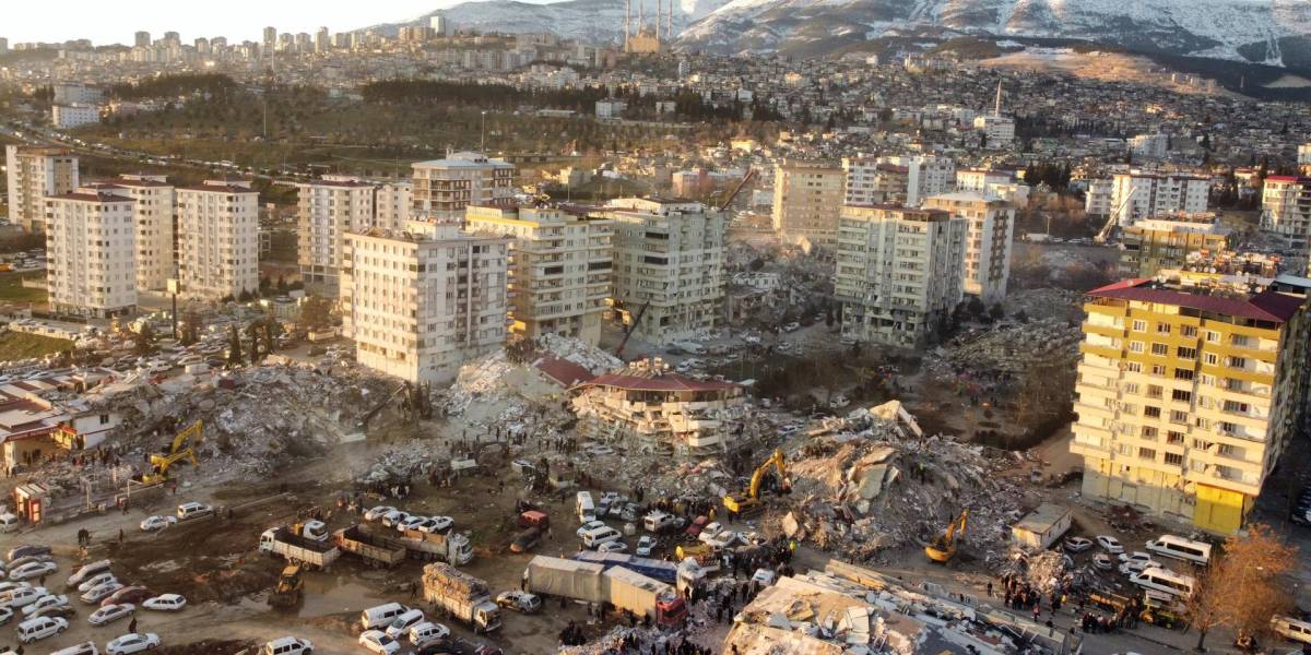 Ascienden a 16.000 los muertos por los terremotos en Turquía y Siria