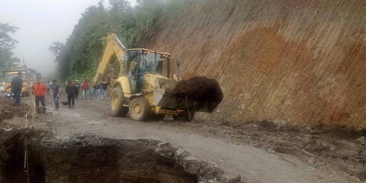 La ruta que une Guayaquil con Riobamba estará cerrada dos días por hundimiento de la vía