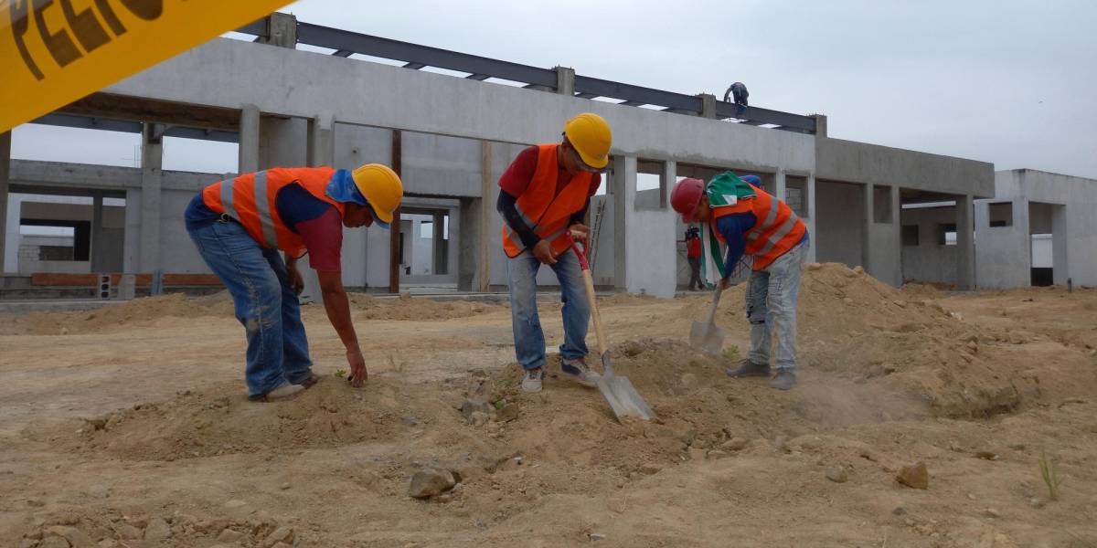 Un panorama opaco para la construcción y la manufactura en Ecuador en el resto del 2024