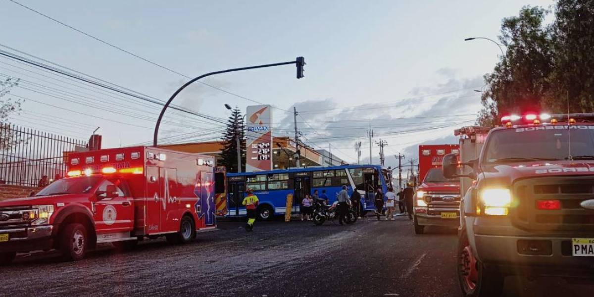 Quito | Un choque entre dos buses dejó 10 heridos cerca del Terminal de Carcelén