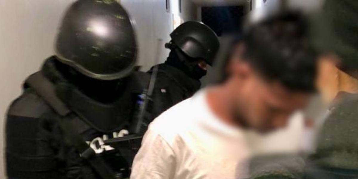 La policía rescata a un hombre que había sido secuestrado en un negocio de repuestos de vehículos, en Guayaquil