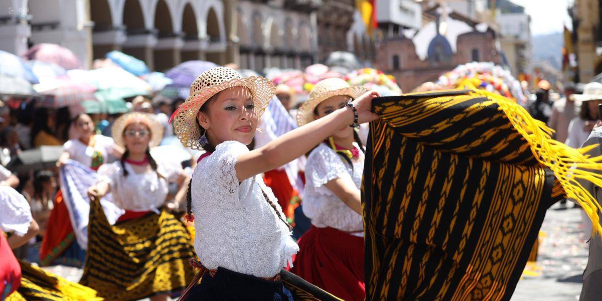 Cuenca | Desfile estudiantil por los 204 años de Independencia