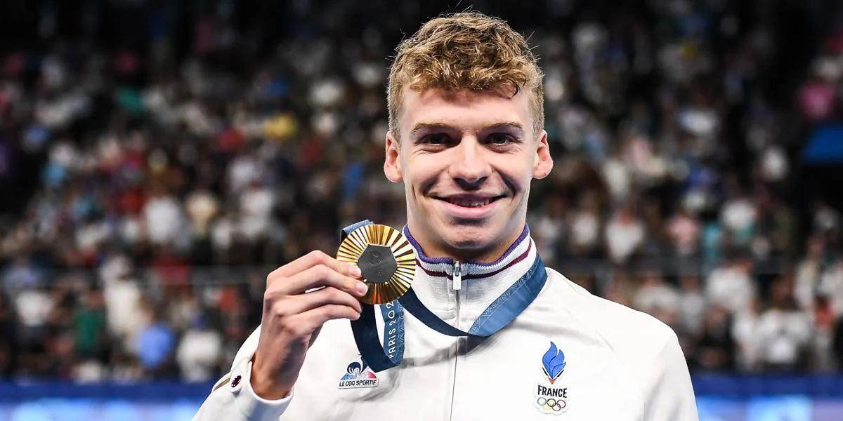 Marchand asciende a los cielos de París 2024 con su cuarto oro en natación