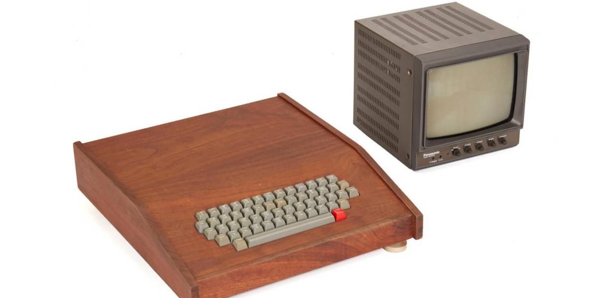 Una unidad del Apple-1 original con carcasa de madera se subasta por 500.000 dólares