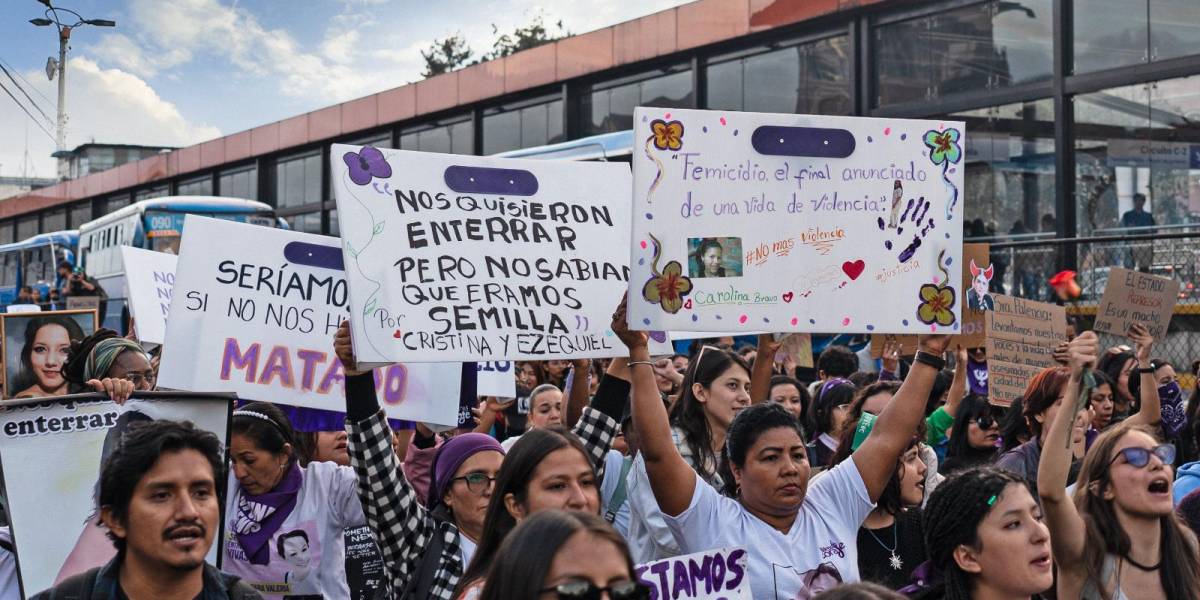 Las voces que no se apagan: madres junto a la voz de sus hijas luchan contra el femicidio