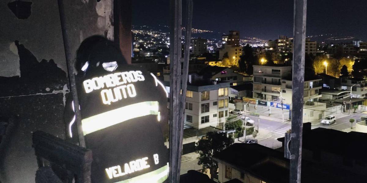 Quito: Un incendio en un edificio de la av. 6 de Diciembre y Telégrafo alertó a los vecinos