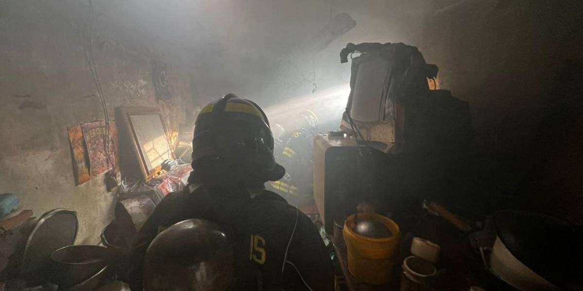 Un incendio en una casa del Centro Histórico de Quito deja un adulto mayor fallecido