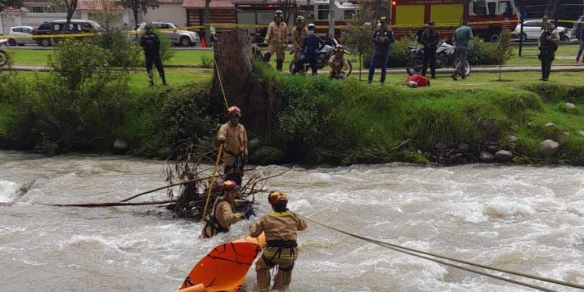 Un cadáver fue rescatado del río Tomebamba, en Cuenca