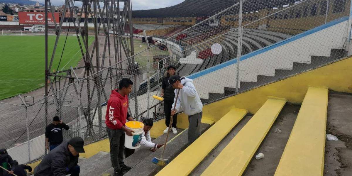 Cuenca: 120 presos pintaron los graderíos del estadio Alejandro Serrano Aguilar