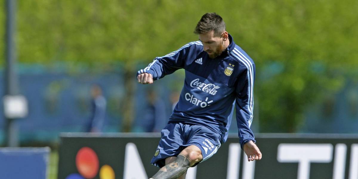 Eliminatorias: Messi ensayó tiros libres pensando en Ecuador