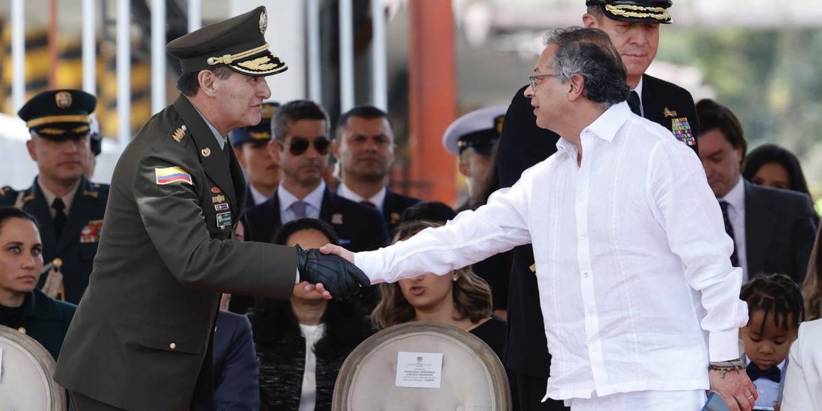 Colombia celebra Día de la Independencia con desfile militar marcado por abucheos a Gustavo Petro