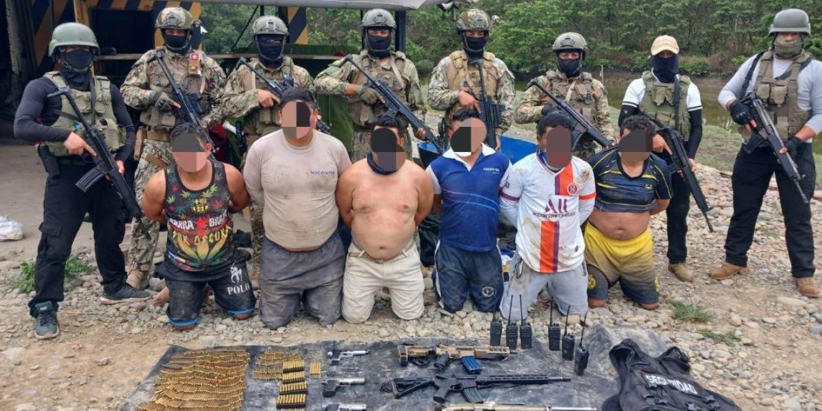 Seis presuntos integrantes de Los Lobos fueron detenidos con armas largas en Tenguel